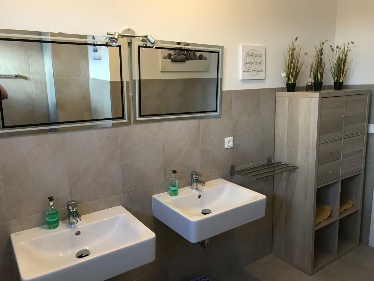 Kmheim, Cozy 103M2 Apartment, With 3 Bedroom And Covered Free Parking Place, Close To City Center 그라츠 외부 사진